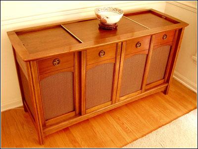 Vintage Magnavox Stereo Console